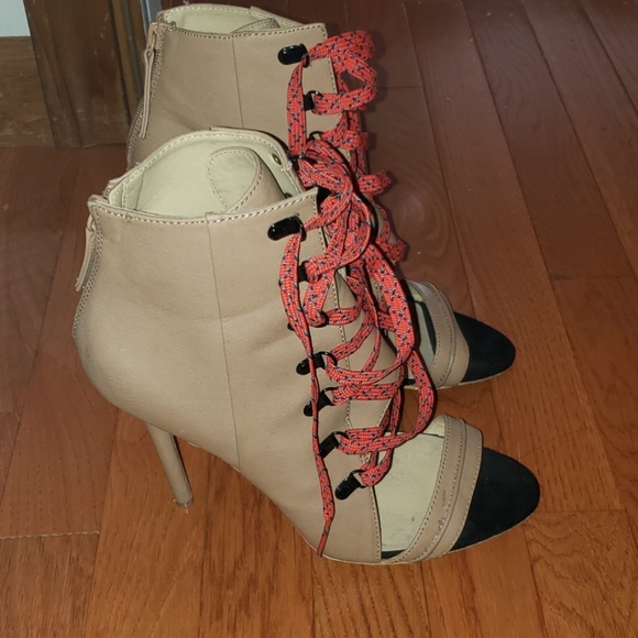 Women's shoes - Picture 2 of 3